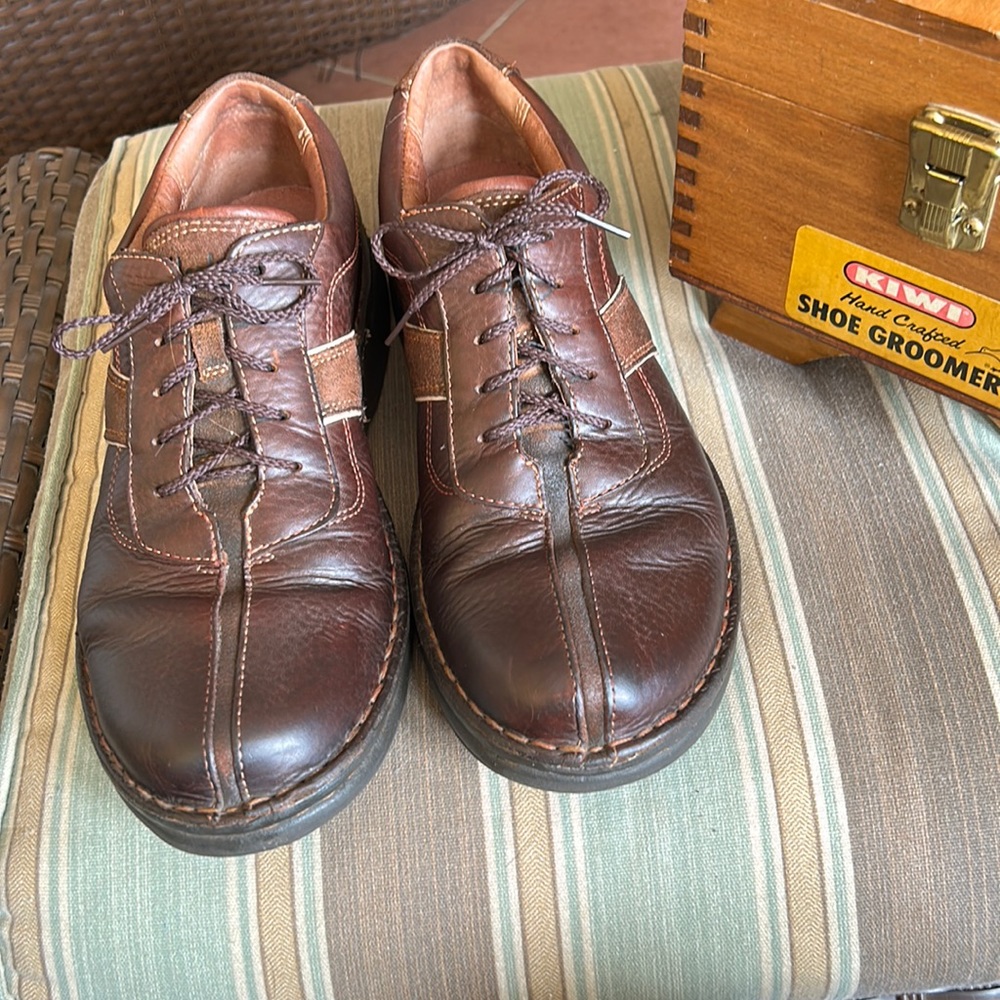 Clarks Men’s burgundy lace up Oxfords.  Size 10.5.